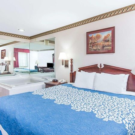 Days Inn By Wyndham Berlin Voorhees المظهر الخارجي الصورة