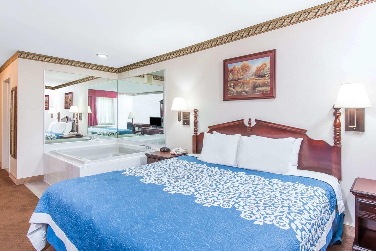 Days Inn By Wyndham Berlin Voorhees المظهر الخارجي الصورة